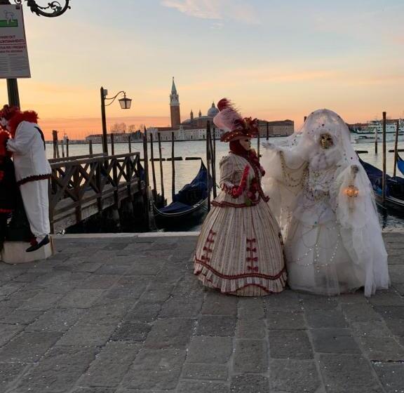 پانسیون Familly Rooms  Cà Del Traghetto