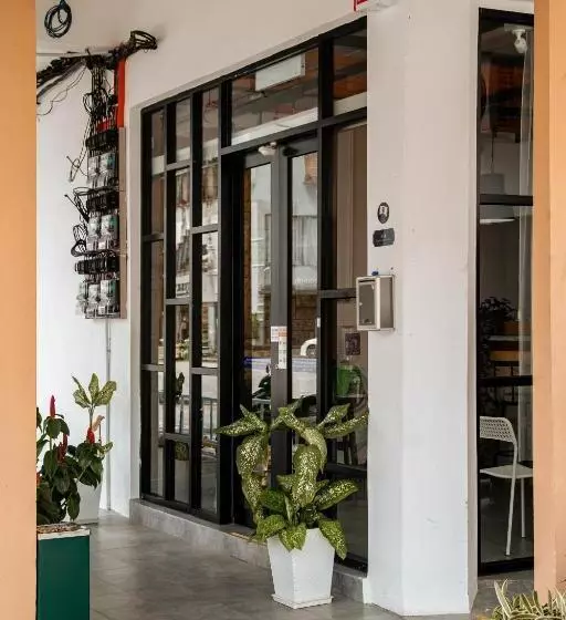 ベッドアンドブレックファースト Knight Alley