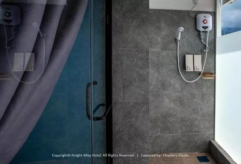 ベッドアンドブレックファースト Knight Alley