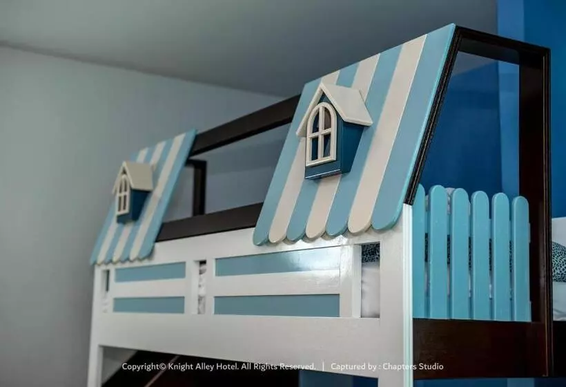 ベッドアンドブレックファースト Knight Alley