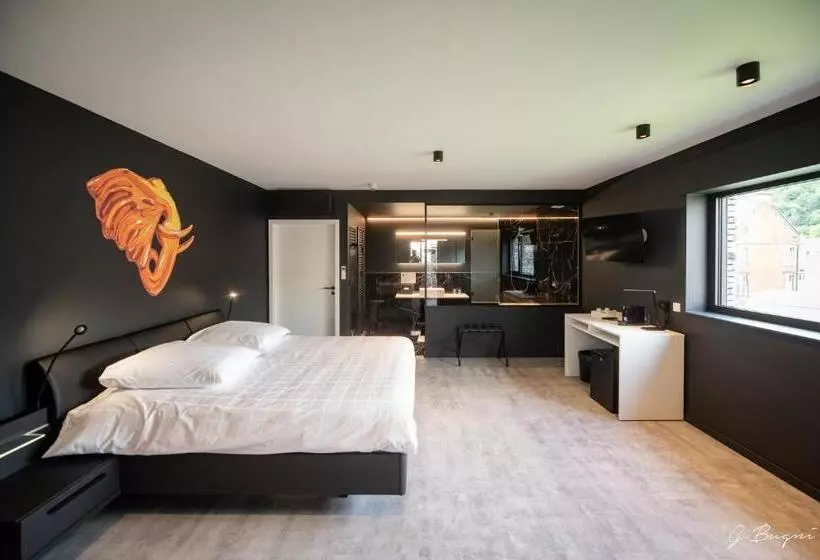 Hotelli Boutique Hôtel, La Cour De La Reine, Rooftop & Bistronomique Restaurant