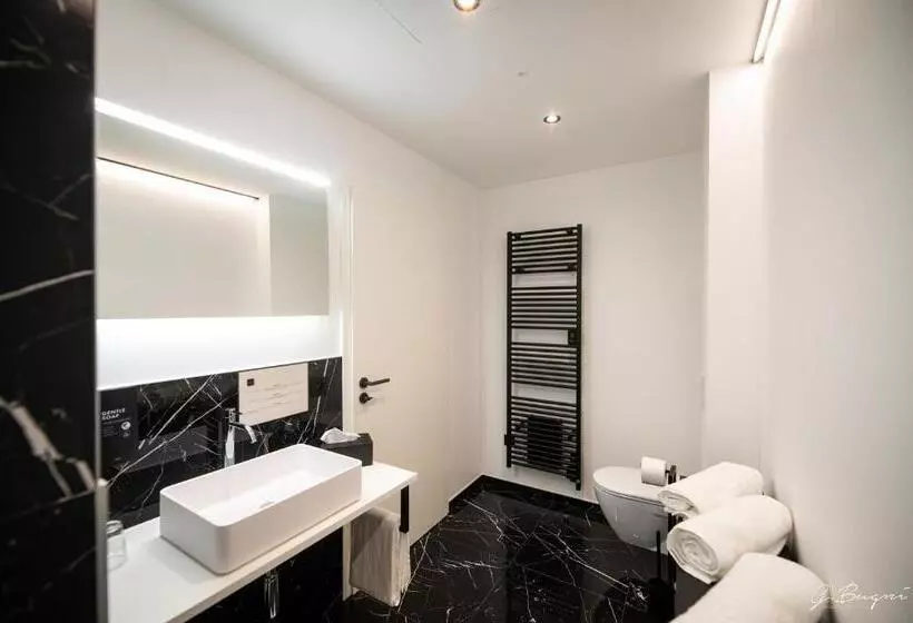 Hotelli Boutique Hôtel, La Cour De La Reine, Rooftop & Bistronomique Restaurant