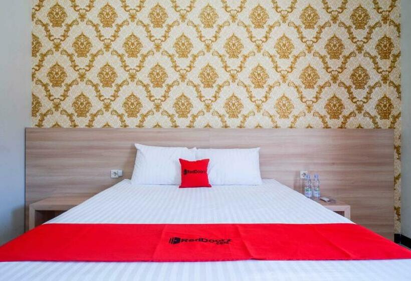 Hotel Reddoorz Plus @ Jl Pemuda Pati