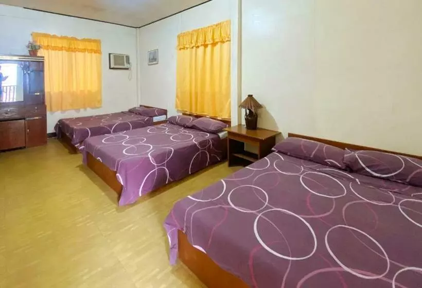 Reddoorz Hostel @ Molino Beach Resort
