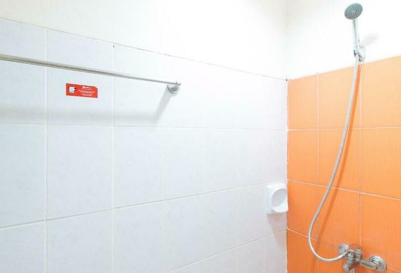 Reddoorz Hostel @ Molino Beach Resort