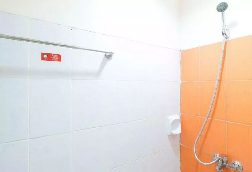 Reddoorz Hostel @ Molino Beach Resort
