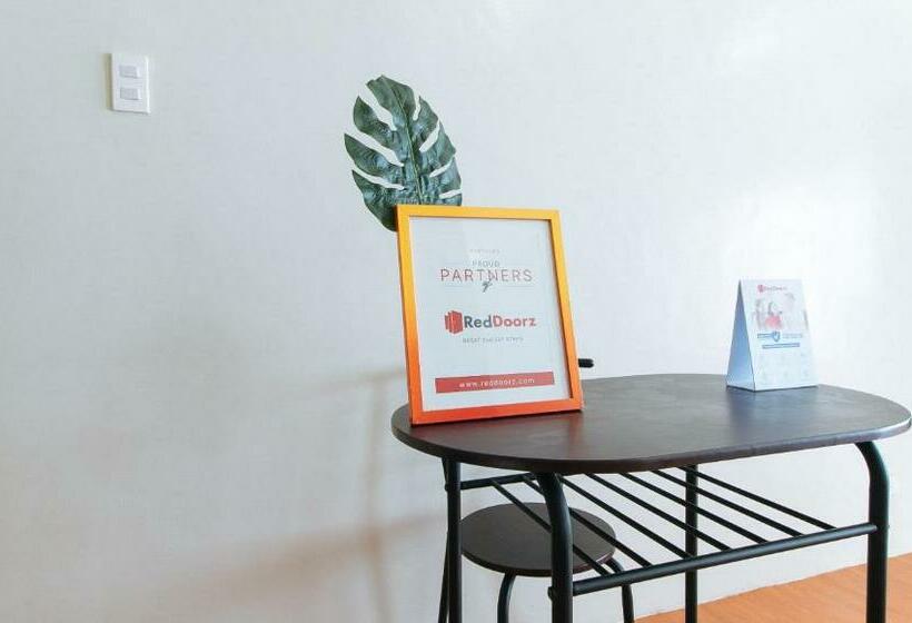 Reddoorz Hostel @ Molino Beach Resort