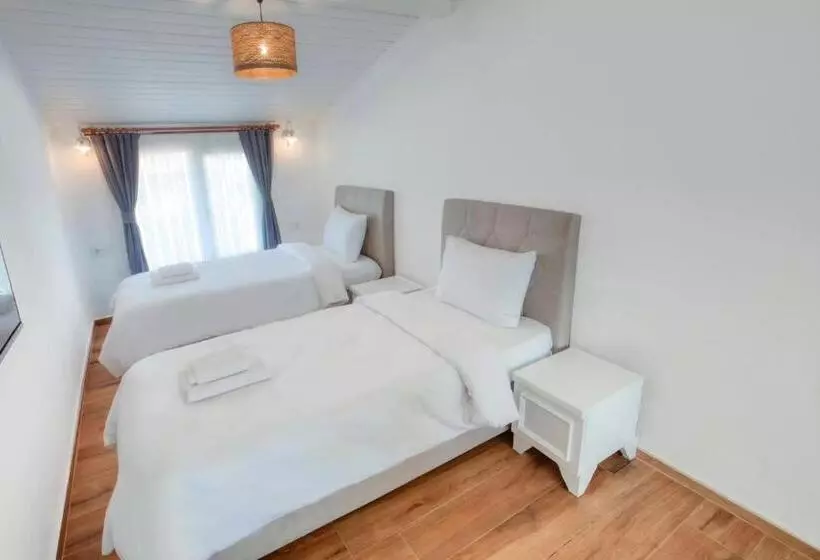 Londi̇a Otel