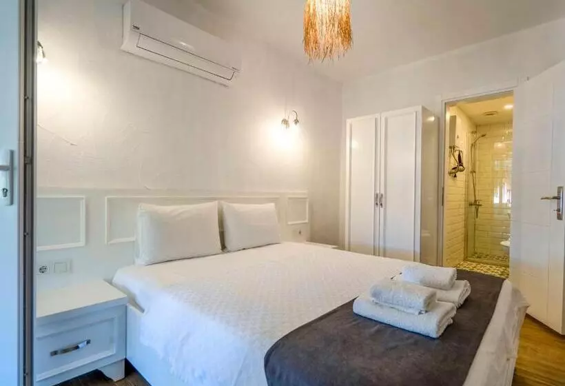 Londi̇a Otel