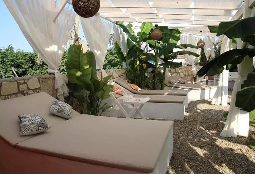 Londi̇a Otel