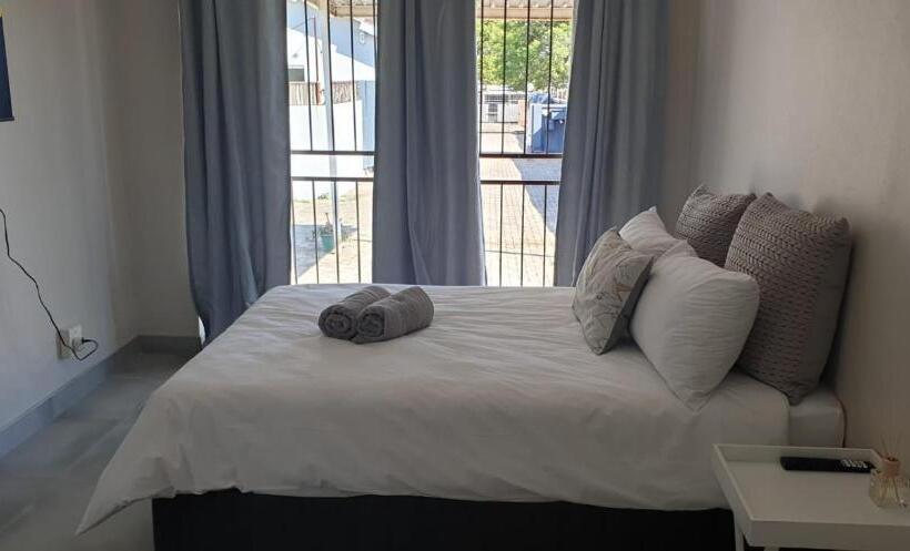 Pension Bayswater Guest Rooms