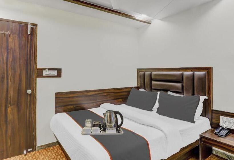 בית מלון כפרי Collection O Laxmi Kuber