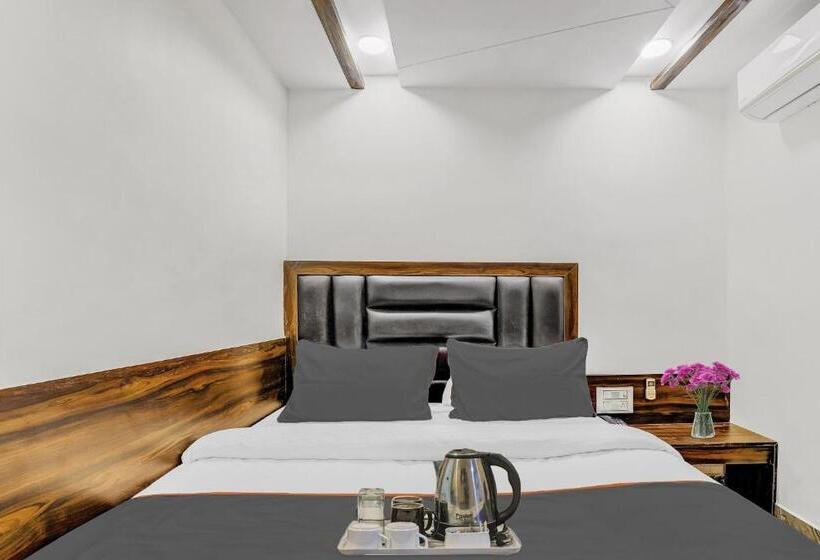 בית מלון כפרי Collection O Laxmi Kuber