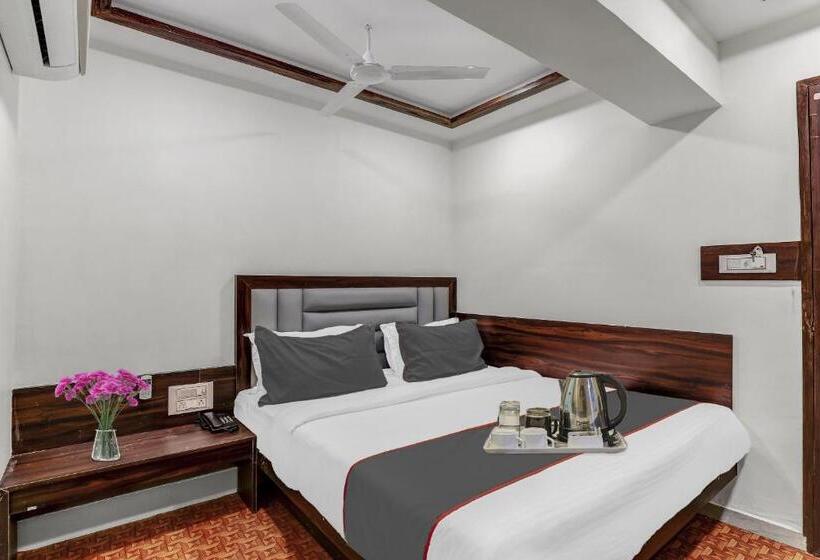 בית מלון כפרי Collection O Laxmi Kuber