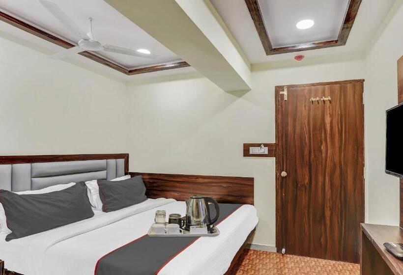 בית מלון כפרי Collection O Laxmi Kuber