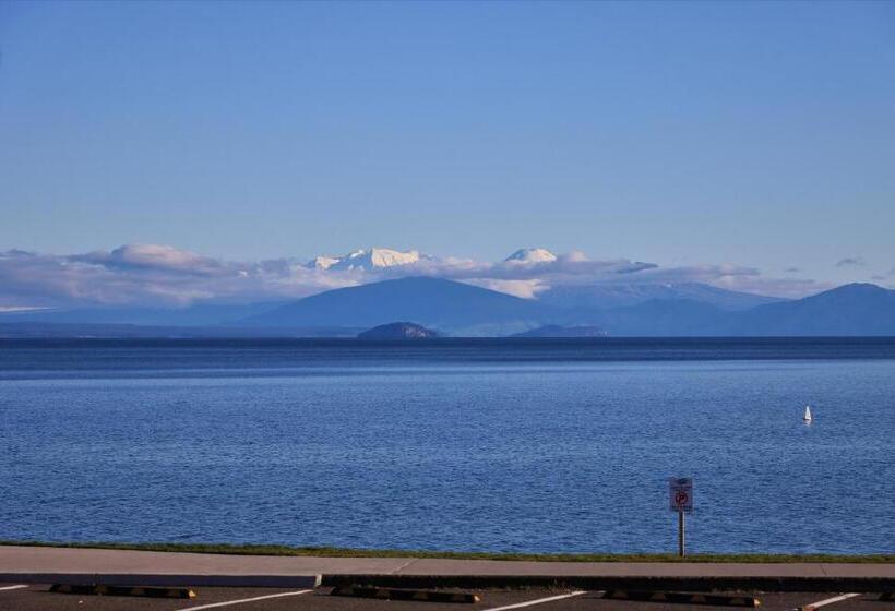 Colonial Lodge Motel