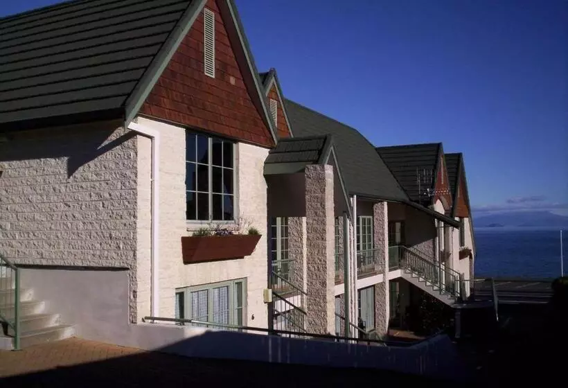 Colonial Lodge Motel