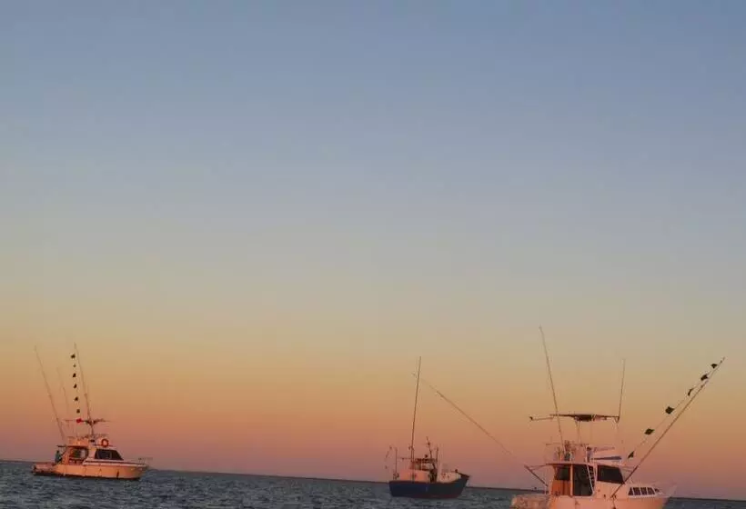 Hotelli Angel's Bay Resort