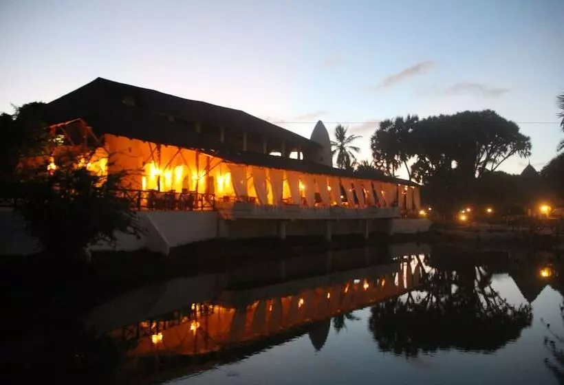 Hotelli Angel's Bay Resort