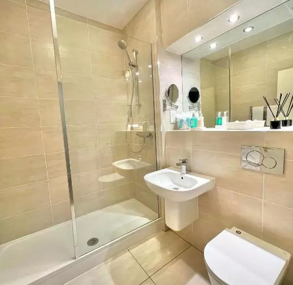 هتل Garvock House