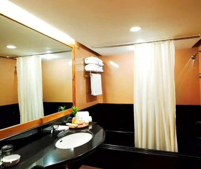 Manuallaya The Resort & Spa