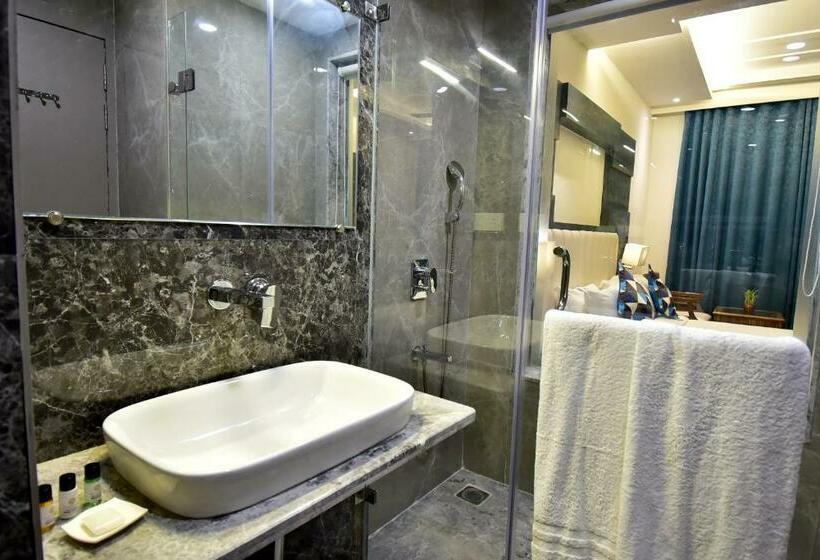 Fabhotel Prime Centella