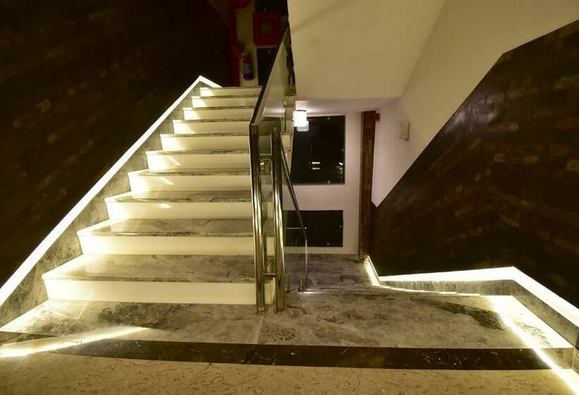 Fabhotel Prime Centella