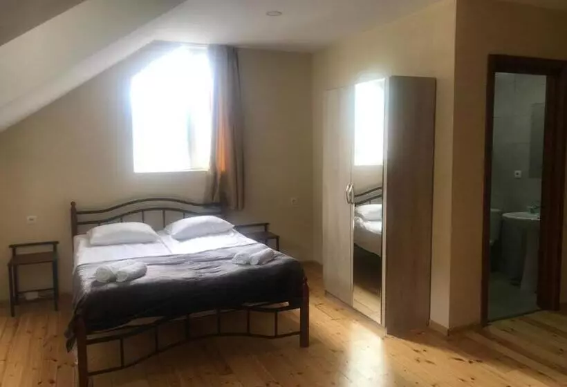 هتل Kazbegi Holiday