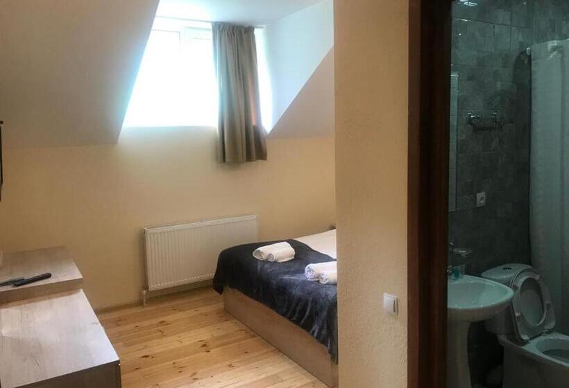 هتل Kazbegi Holiday