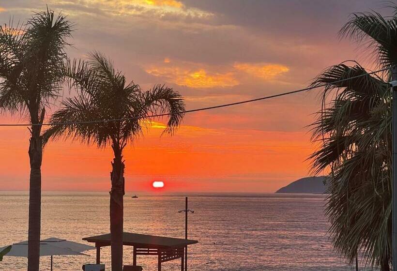 בית מלון כפרי Seaside