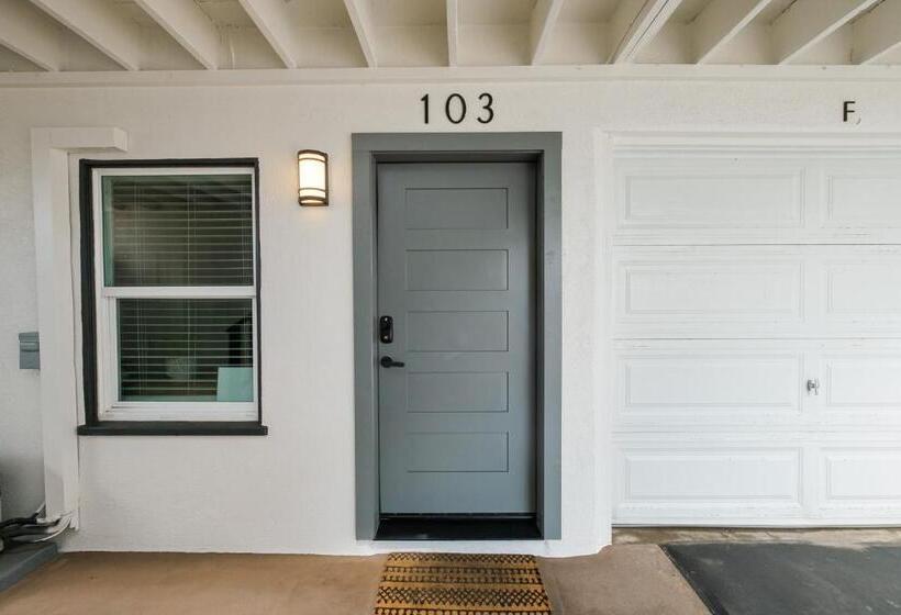 ホテル The Marbella