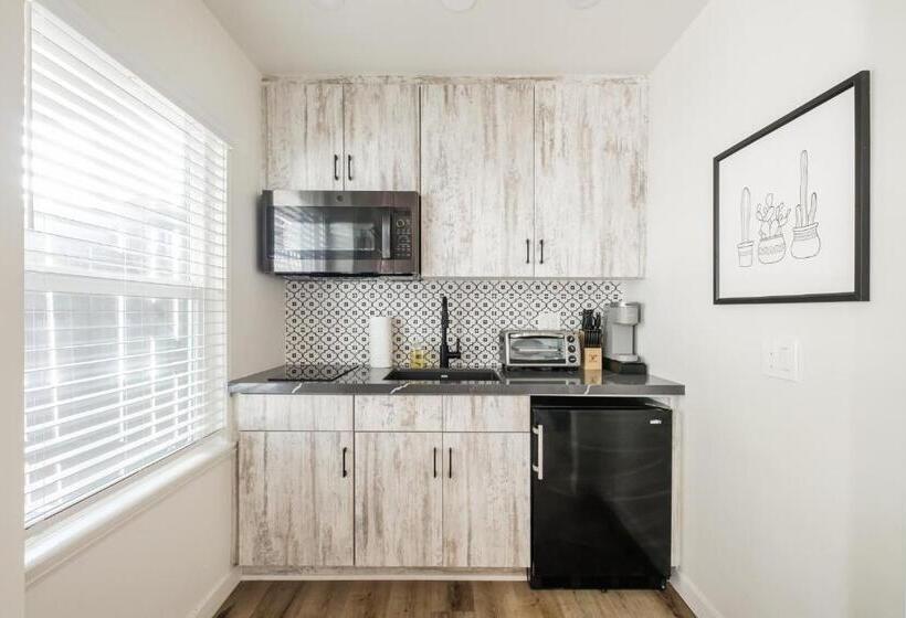 ホテル The Marbella