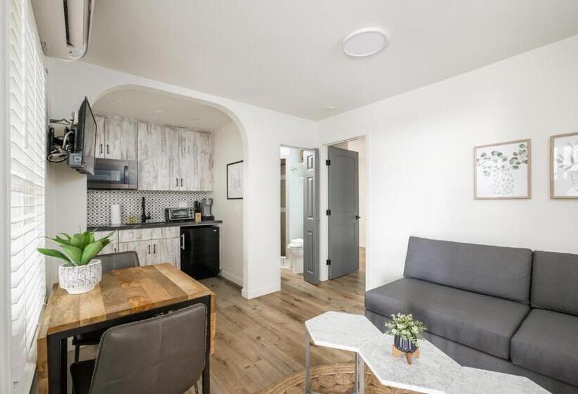 ホテル The Marbella