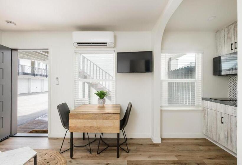 ホテル The Marbella