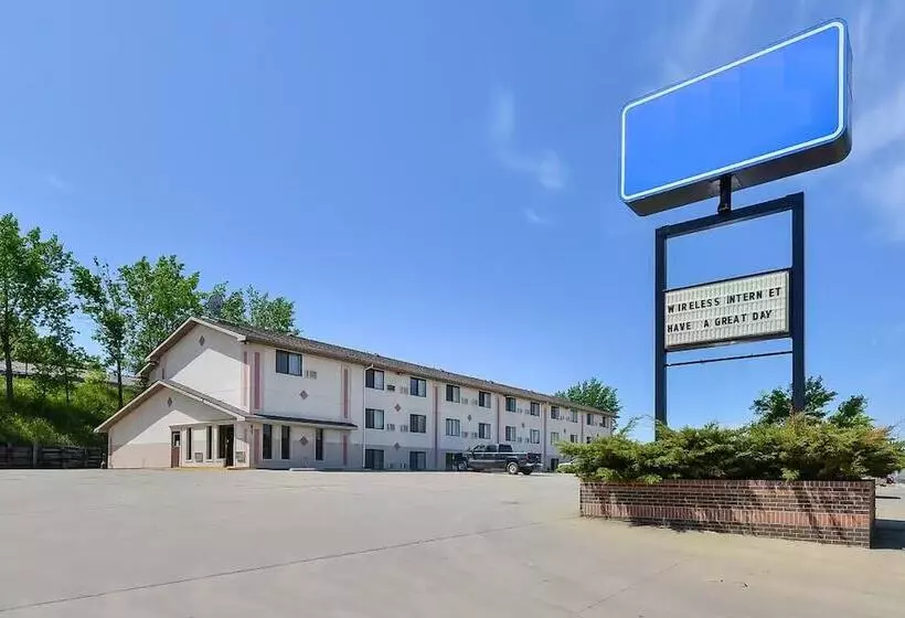 Motelli Dickinson Inn