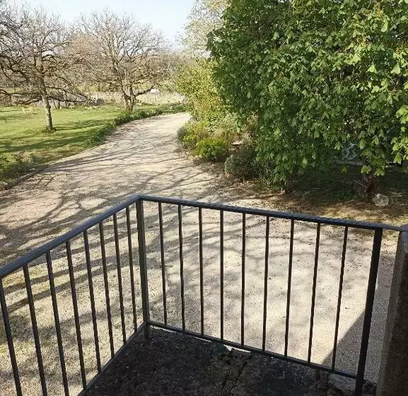 ベッドアンドブレックファースト La Tourelle 82