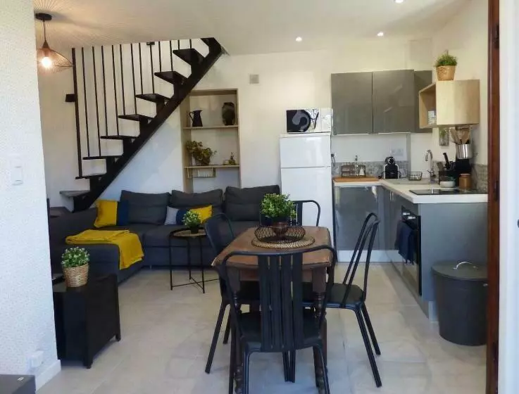 ベッドアンドブレックファースト La Tourelle 82