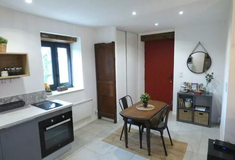 ベッドアンドブレックファースト La Tourelle 82