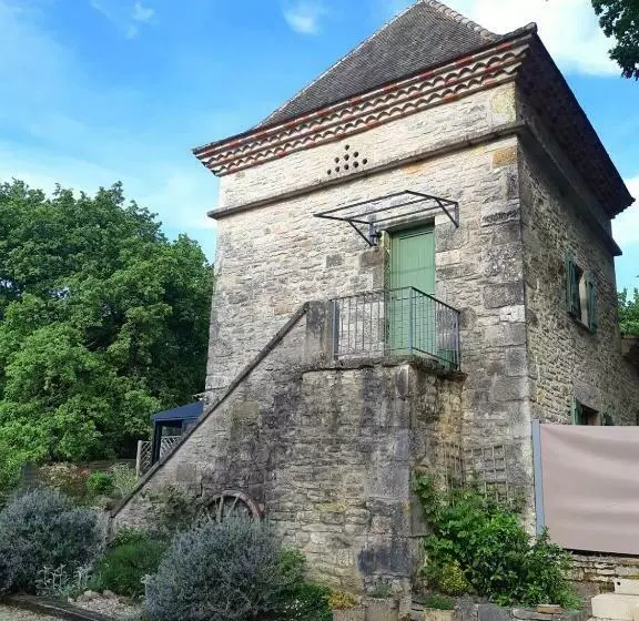 ベッドアンドブレックファースト La Tourelle 82