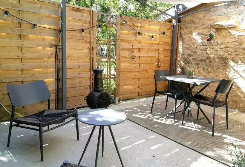 ベッドアンドブレックファースト La Tourelle 82