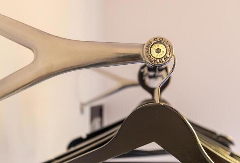 تختخواب و صبحانه Amana