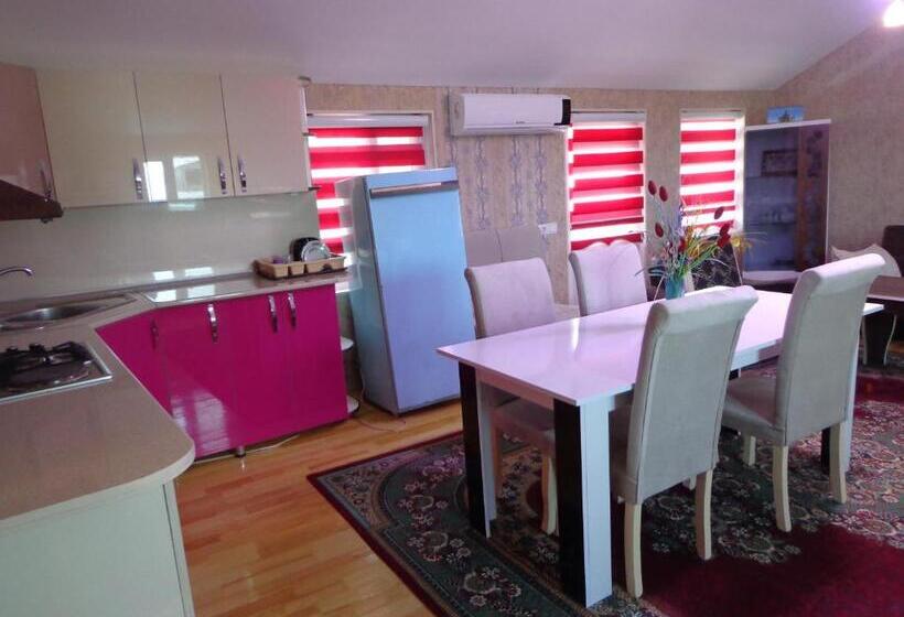 تختخواب و صبحانه Tubram S Ailəvi Qonaq Evi