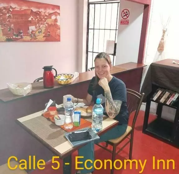 ユースホステル Calle 5  Economics