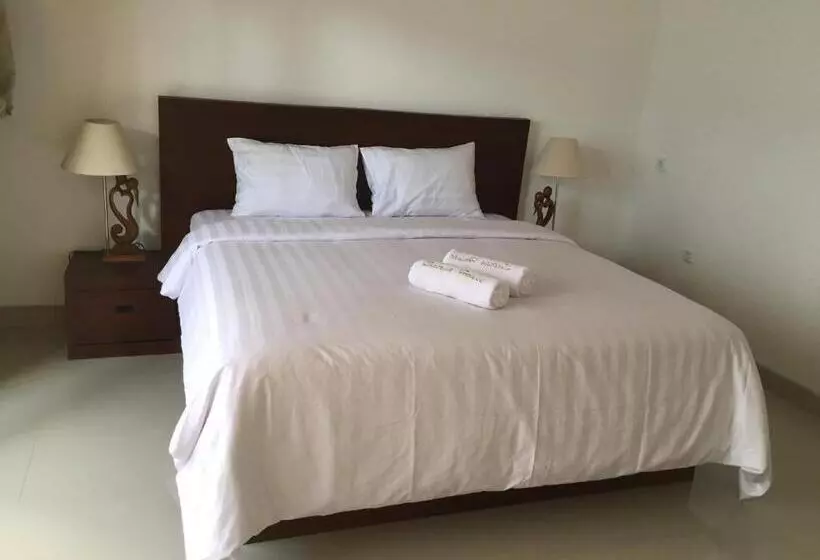 Majatalo Satria House Amed