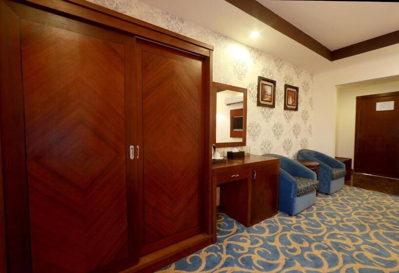 Отель Burj Al Saif