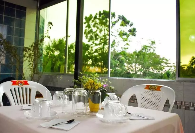 Majatalo Hostal R. Williams