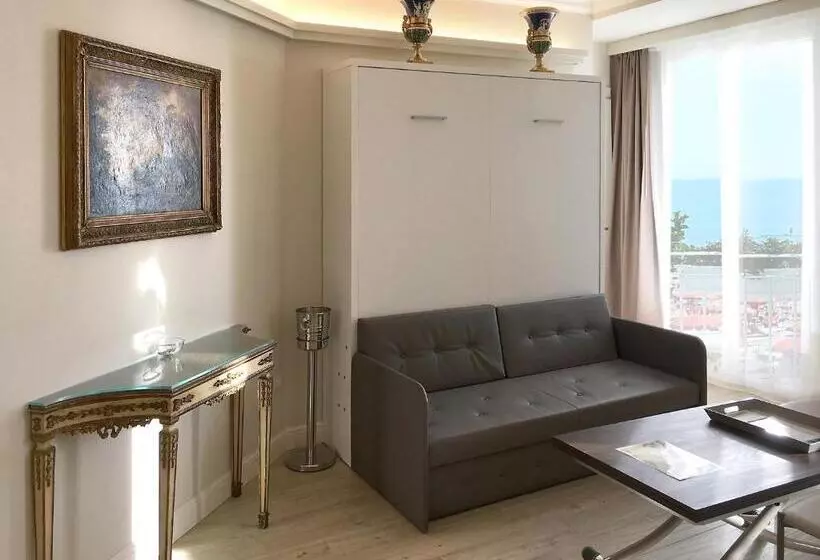 Opera Arte Suite Apartments