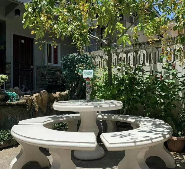 پانسیون First Baby Bytes Guest House