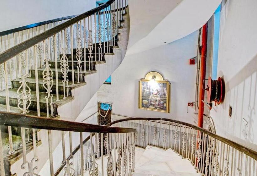 ペンション Treebo Mira Inn