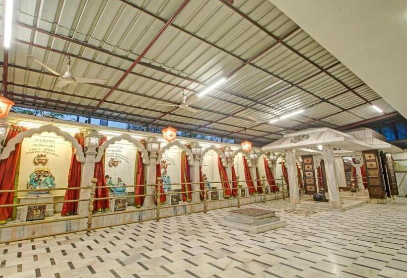 ペンション Treebo Mira Inn